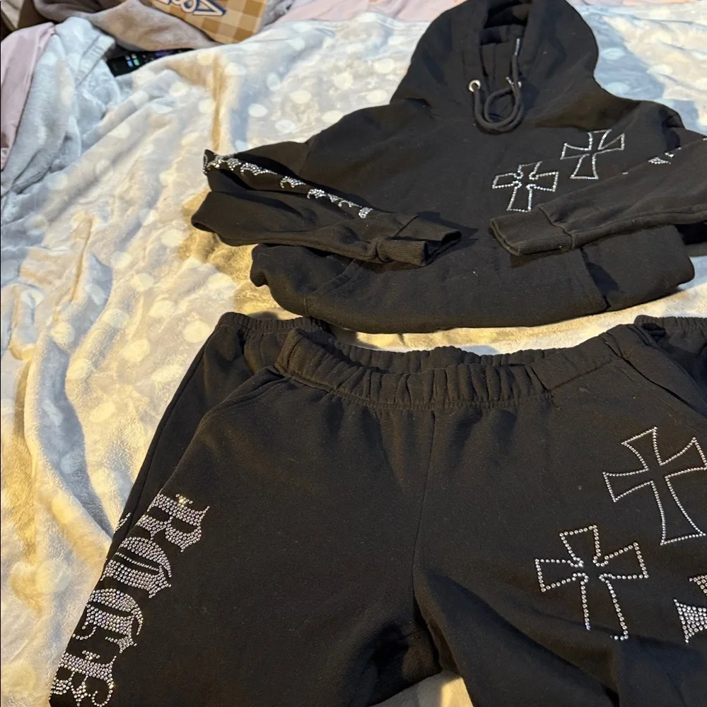 Sweatsuit - Picture 4 of 10
